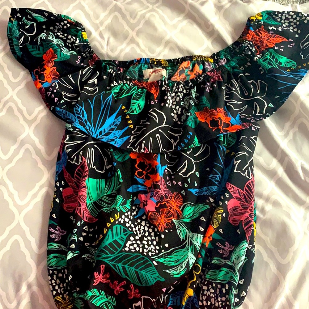 Arizona jeans company black floral blouses